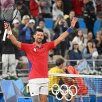 Djokovic, Alcaraz és Swiatek is nyert, fedett pályán zajlik a tenisz