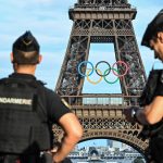 Kétezren a stadionban, harmincezren a Stade de France-on kívül őrködnek