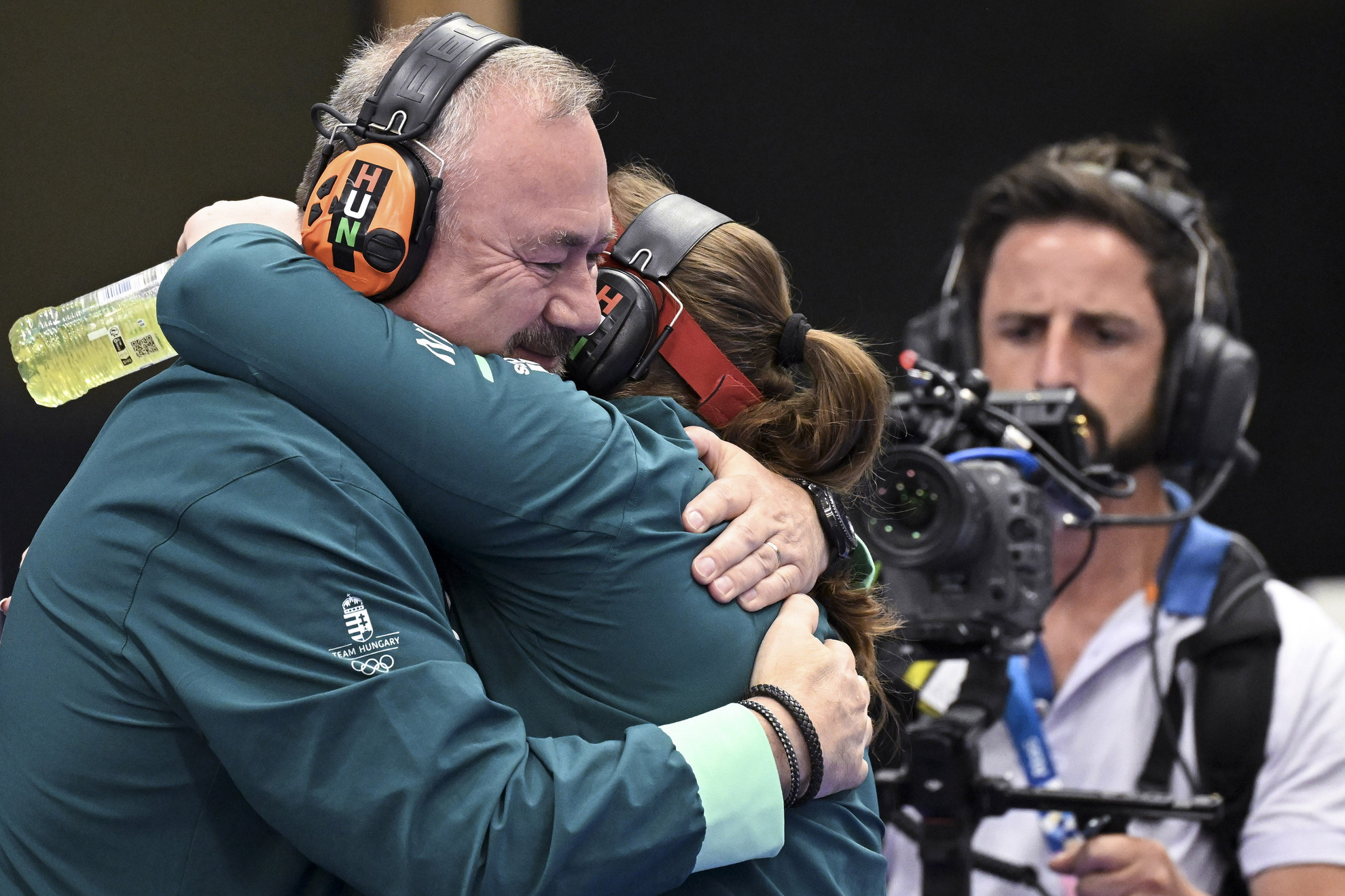 A bronérmes Major Veronika és edzője, Győrik Csaba (b.)